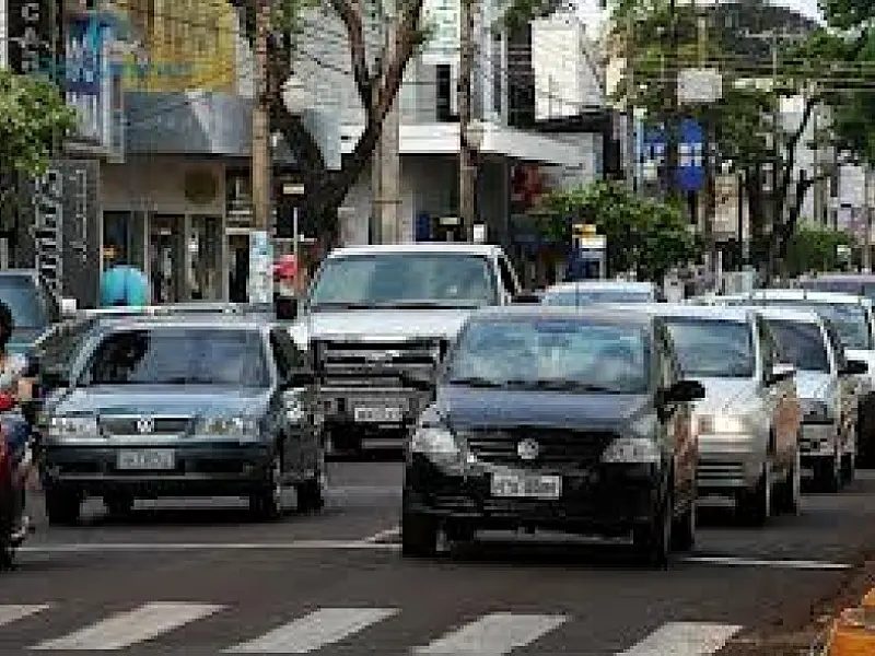 Veículos com placas final 5 e 6 têm até hoje para realizar o licenciamento
