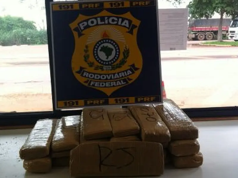 Menina de 16 anos é flagrada com 20 quilos de maconha em MS