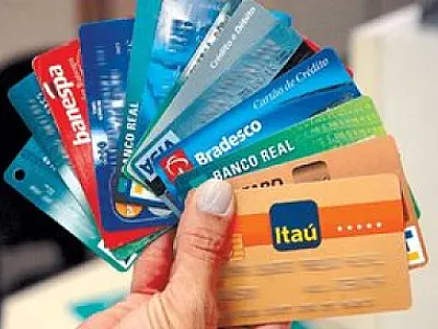 Aumenta o pagamento mínimo da fatura de cartão de crédito