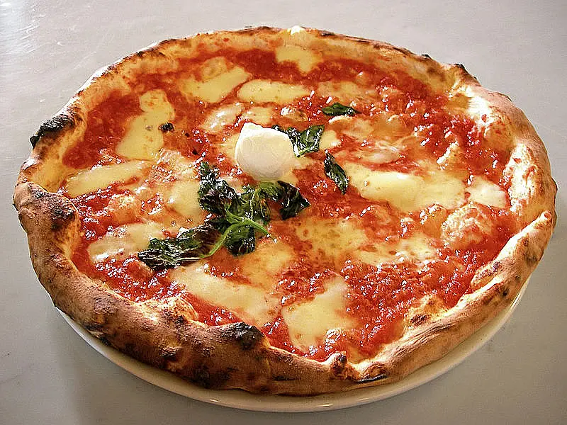 Conheça a história da pizza e prepare uma para comemorar