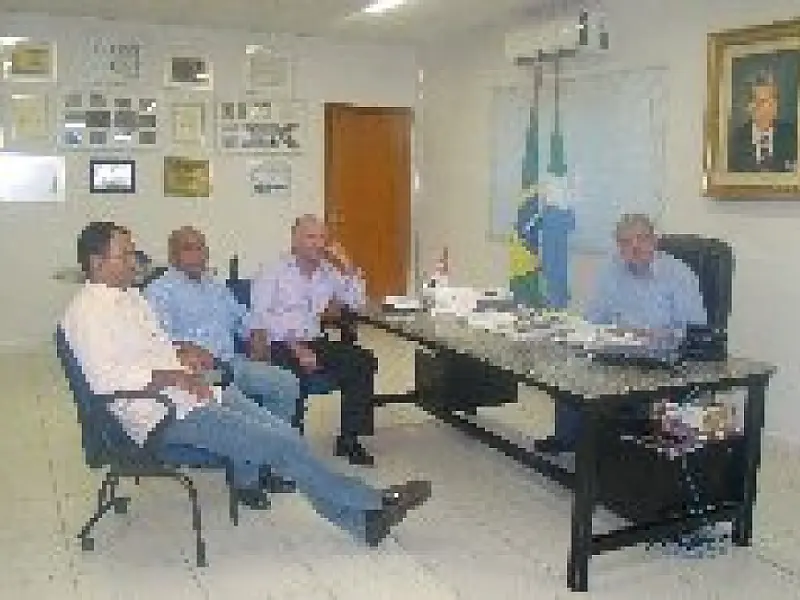 Vereadores de Selvíria se reúnem com secretário de Habitação