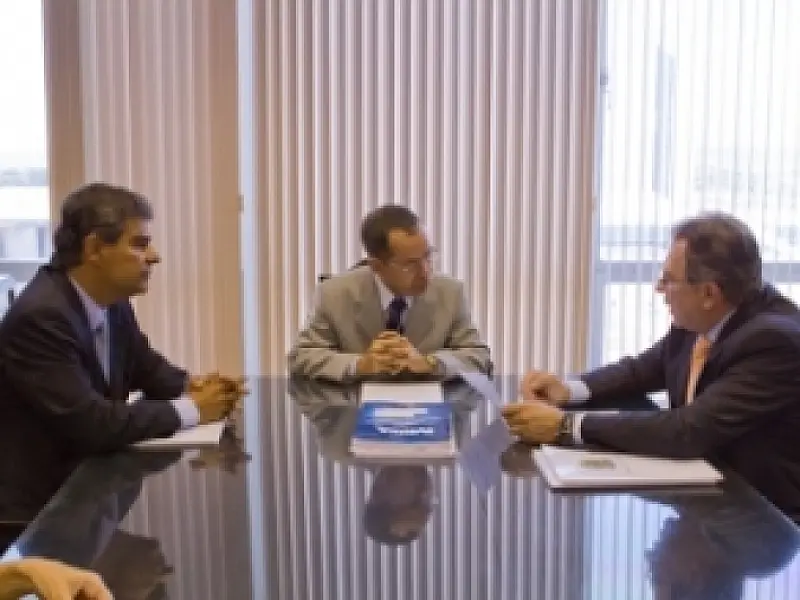Prefeito cobra de ministro recursos a macroanel