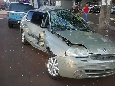 Campanha chama atenção da população com carros envolvidos em acidente na Capital