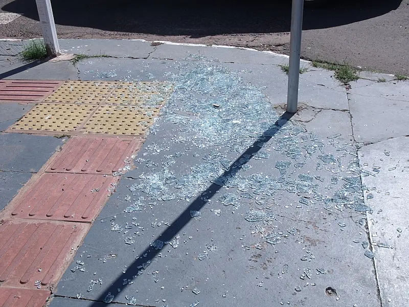 Motorista avança sinal na Avenida Mato Grosso e provoca capotamento
