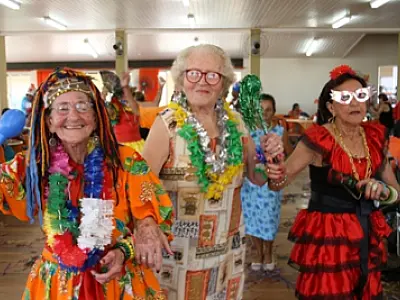 Vovó Ziza promove Carnaval da terceira idade nesta sexta