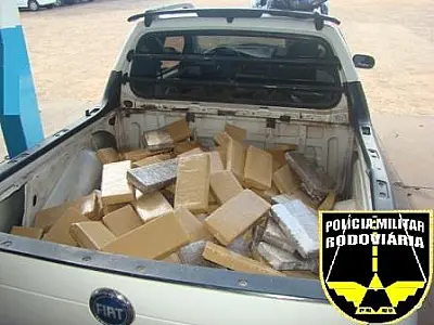 PMR apreende Fiat/Strada com mais de 300 kg de maconha