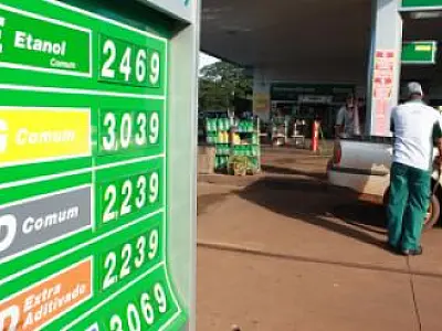 Gasolina dispara e litro chega a R$ 3