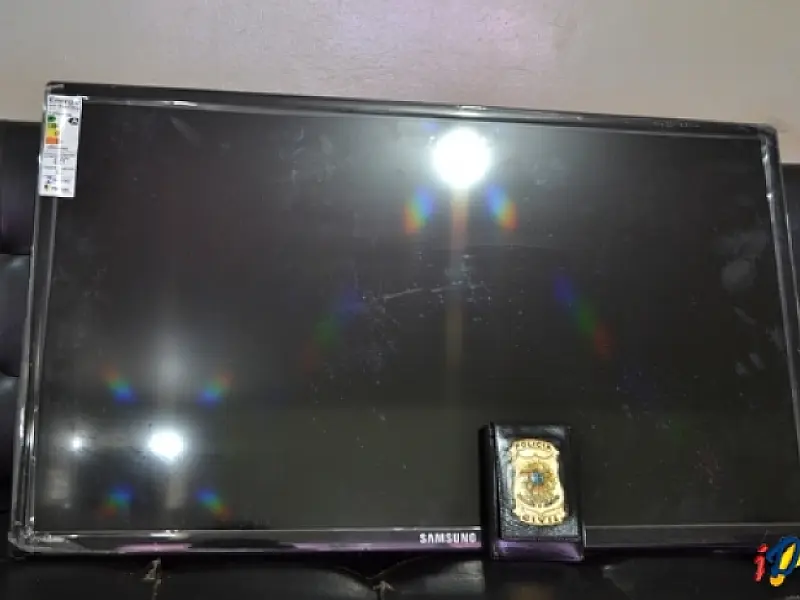 Prédio público é invadido, ladrões levam TV mas acabam presos