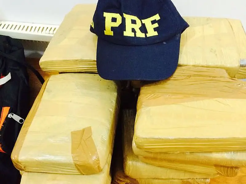 PRF apreende droga que seria levada para o interior de SP