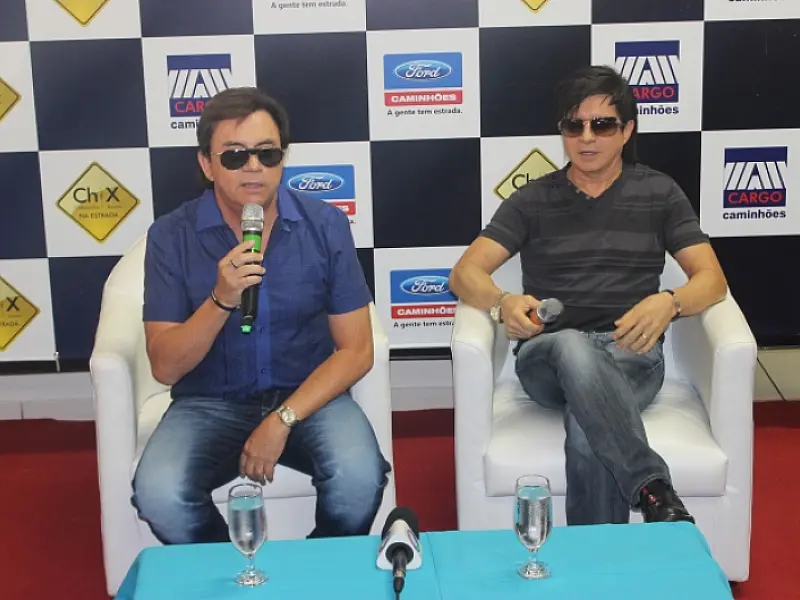Chitãozinho e Xororó trazem a turnê "Na Estrada" na Capital e falam sobre carreira e estilo musical