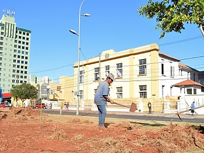 Parceria garante revitalização de trecho do canteiro central da Afonso Pena