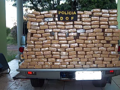 DOF apreende 175 kg de maconha em fundo falso de veículo