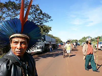 Índios fecham a rodovia MS 156 em Dourados nesta terça