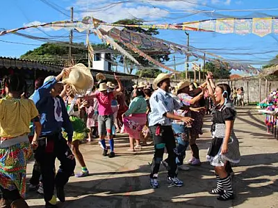 Festas juninas em presídios inserem reeducandos no contexto cultural