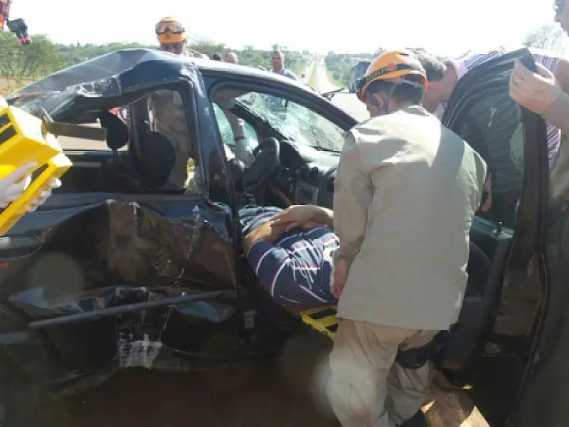 Policial capota veículo na BR-163; ele não teve ferimentos graves