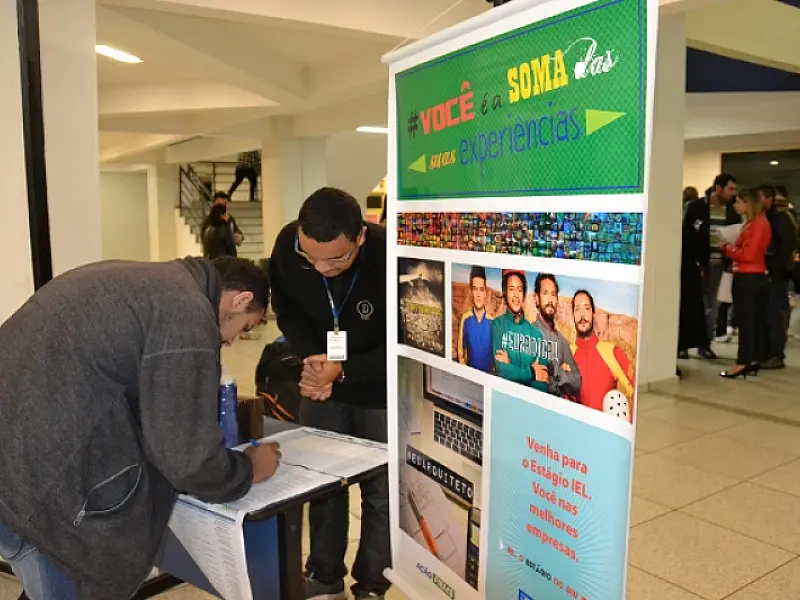 Blitz informativa em universidades divulgam vagas de estágio