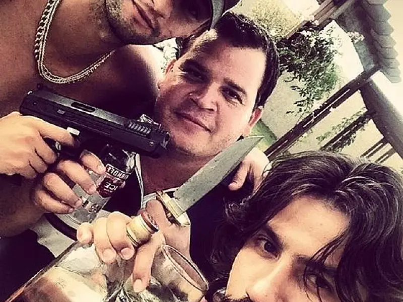 “Armados”, Munhoz e Mariano causam polêmica em rede social