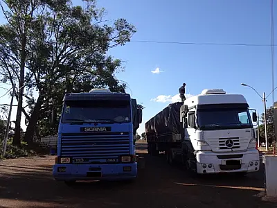 Duas carretas carregadas dom cigarros são apreendidas pela PRF