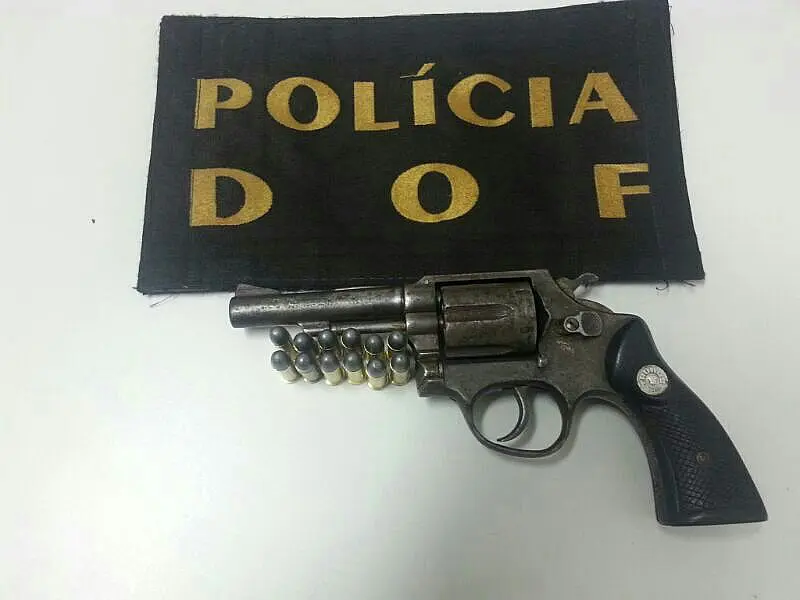 Homem é preso com munição e revolver pelo DOF e FN