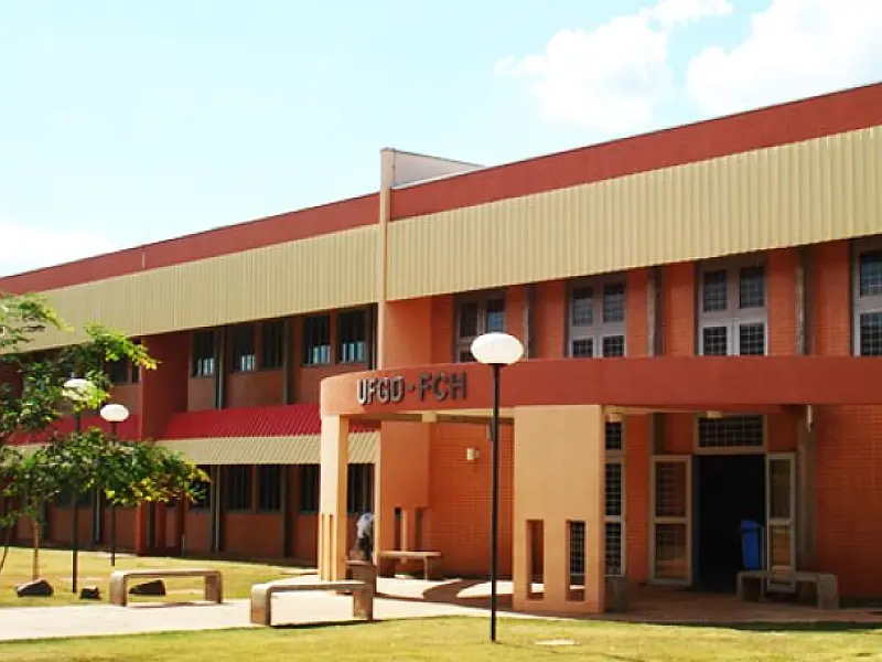 Cursinho pré-vestibular da UFGD seleciona professores