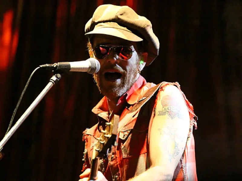 Naip e Nando Reis fazem noite de rock para 10 mil pessoas no Festival de Inverno