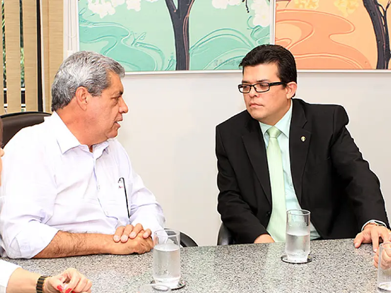 Puccinelli reforça ações municipalistas ao receber Olarte