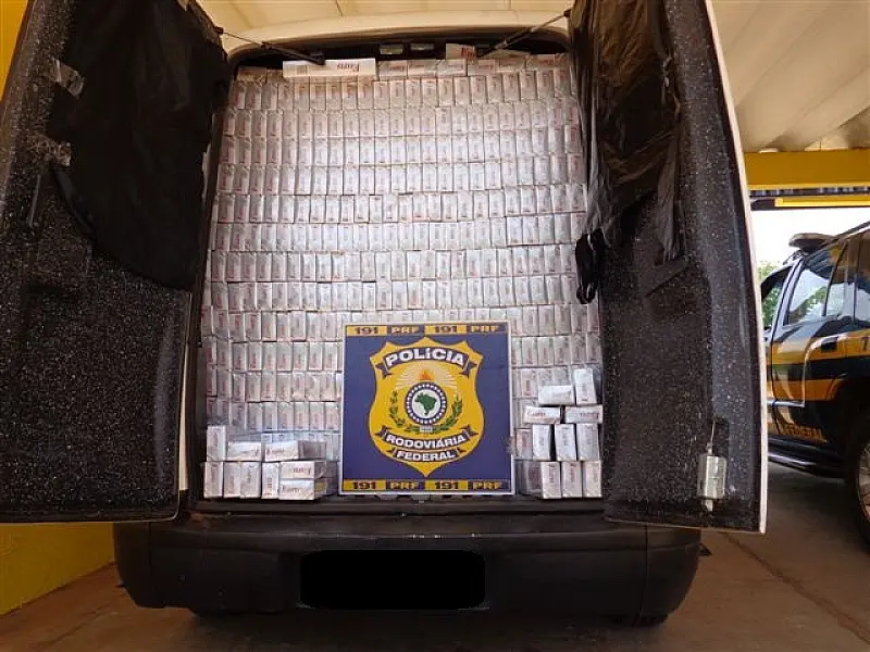 PRF apreende mais de mil pacotes de cigarros em veículo
