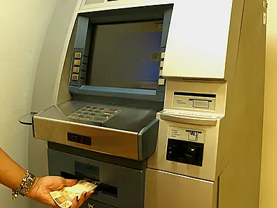 Salários pagos neste sábado somam R$ 469 milhões