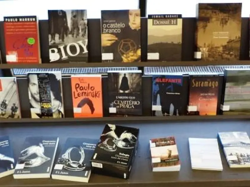 Desde Cinqüenta Tons de Cinza ao novo livro do Leminski, Biblioteca Pública aumenta acervo