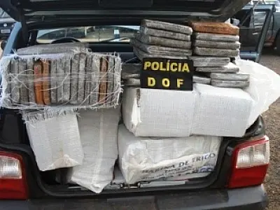 Motoboy é preso com mais de 200 Kg de maconha e carro roubado