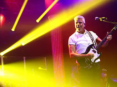 Lulu Santos apresenta show que contagia a plateia no Festival de Bonito