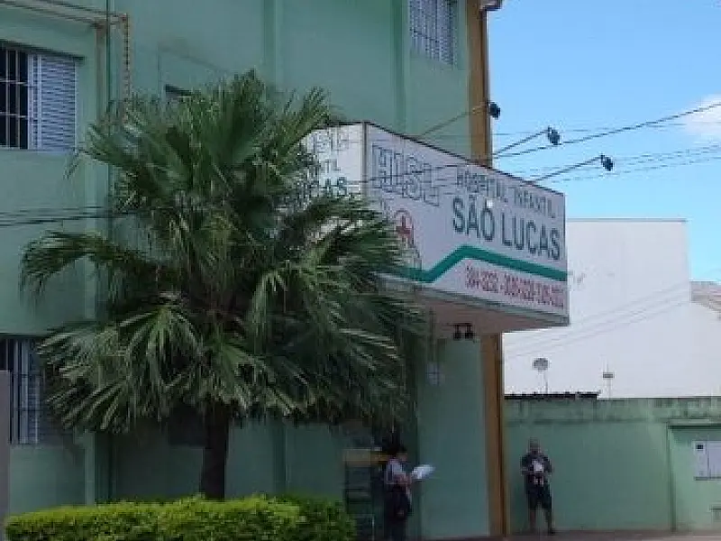 Médico presta depoimento sobre morte de travesti