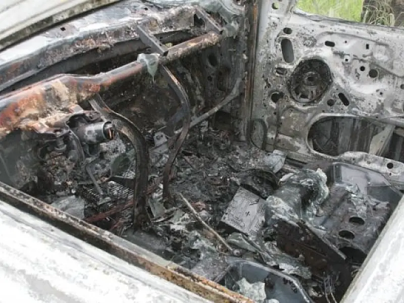 Veículo de família do MT fica totalmente destruído após pegar fogo na BR-163