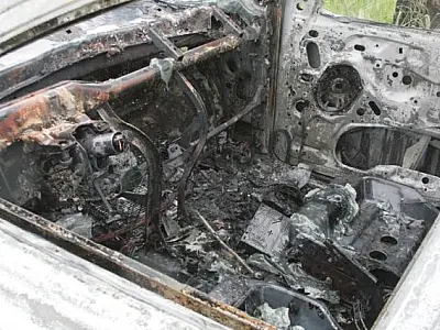 Veículo de família do MT fica totalmente destruído após pegar fogo na BR-163