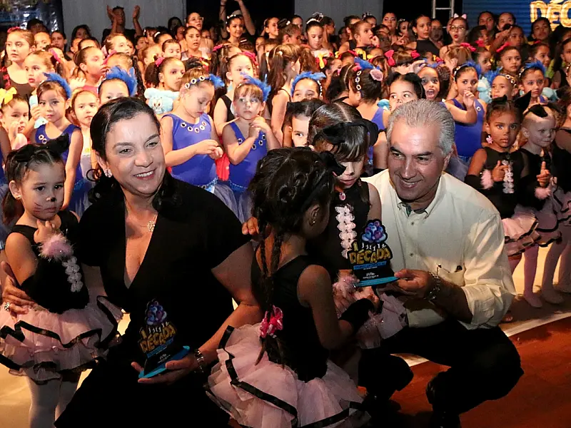 Governador e primeira-dama recebem homenagem em espetáculo que marca os 10 anos do Tocando Em Frente