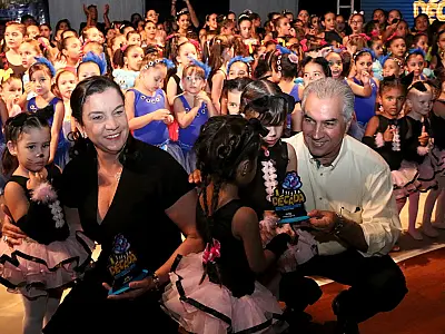 Governador e primeira-dama recebem homenagem em espetáculo que marca os 10 anos do Tocando Em Frente