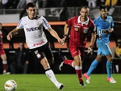 Timão passa pelo Santos e garante a primeira vaga da final da Libertadores