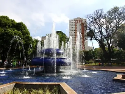 Prefeitura promove ação contra a dengue na Praça Ary Coelho