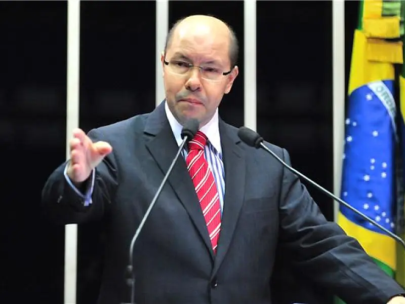 Demóstenes Torres pede desligamento do DEM