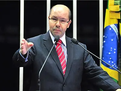 Demóstenes Torres pede desligamento do DEM