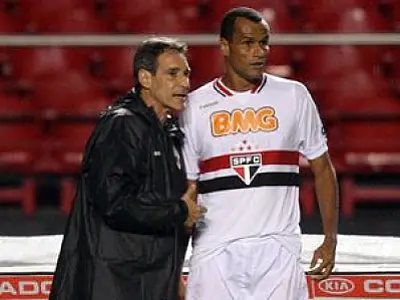 Carpegiani e Rivaldo permanecem juntos no São Paulo