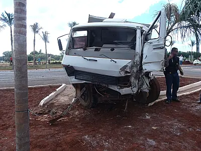 Vítima fatal de acidente entre três caminhões nesta quarta não tinha CNH necessária