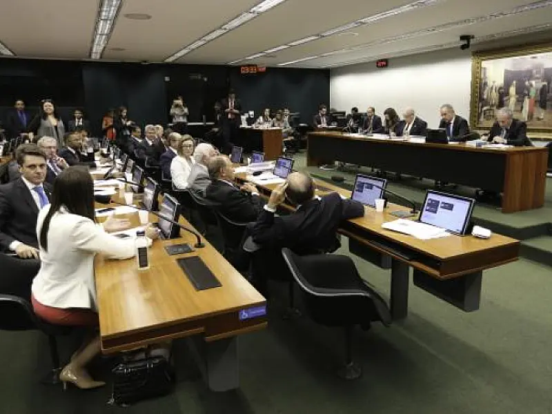 Câmara pode votar hoje mudanças no sistema eleitoral