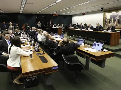 Câmara pode votar hoje mudanças no sistema eleitoral