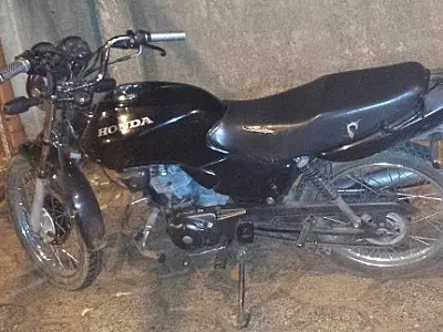 PM recupera moto furtada com adolescente