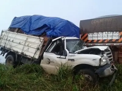 Motorista fica ferido em acidente na BR-163