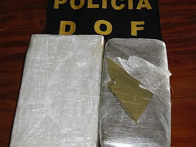 Polícia encontra pasta base e cocaína em ônibus intermunicipal