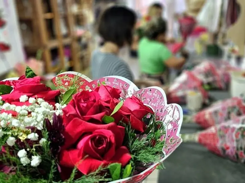 Rosas ou sushi? Confira levantamento de preços do Procon/MS para o Dia dos Namorados