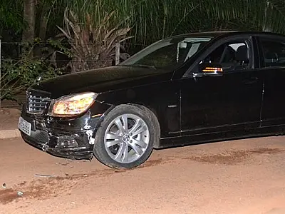 Jovem colide em carro de luxo ao desviar de buraco em Coxim