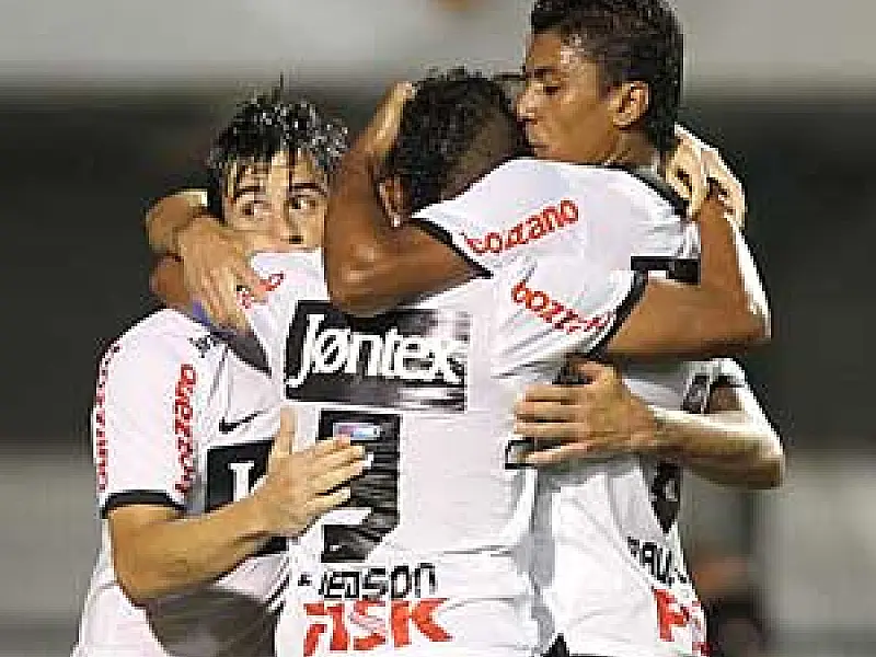 Corinthians vence clássico; SP e Braga ficam no 3x3